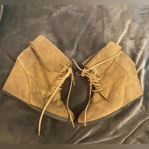 Fiona Greige Wedge Laceup Booties Sz 7.5
